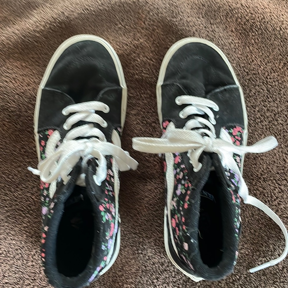 Girls sneakers